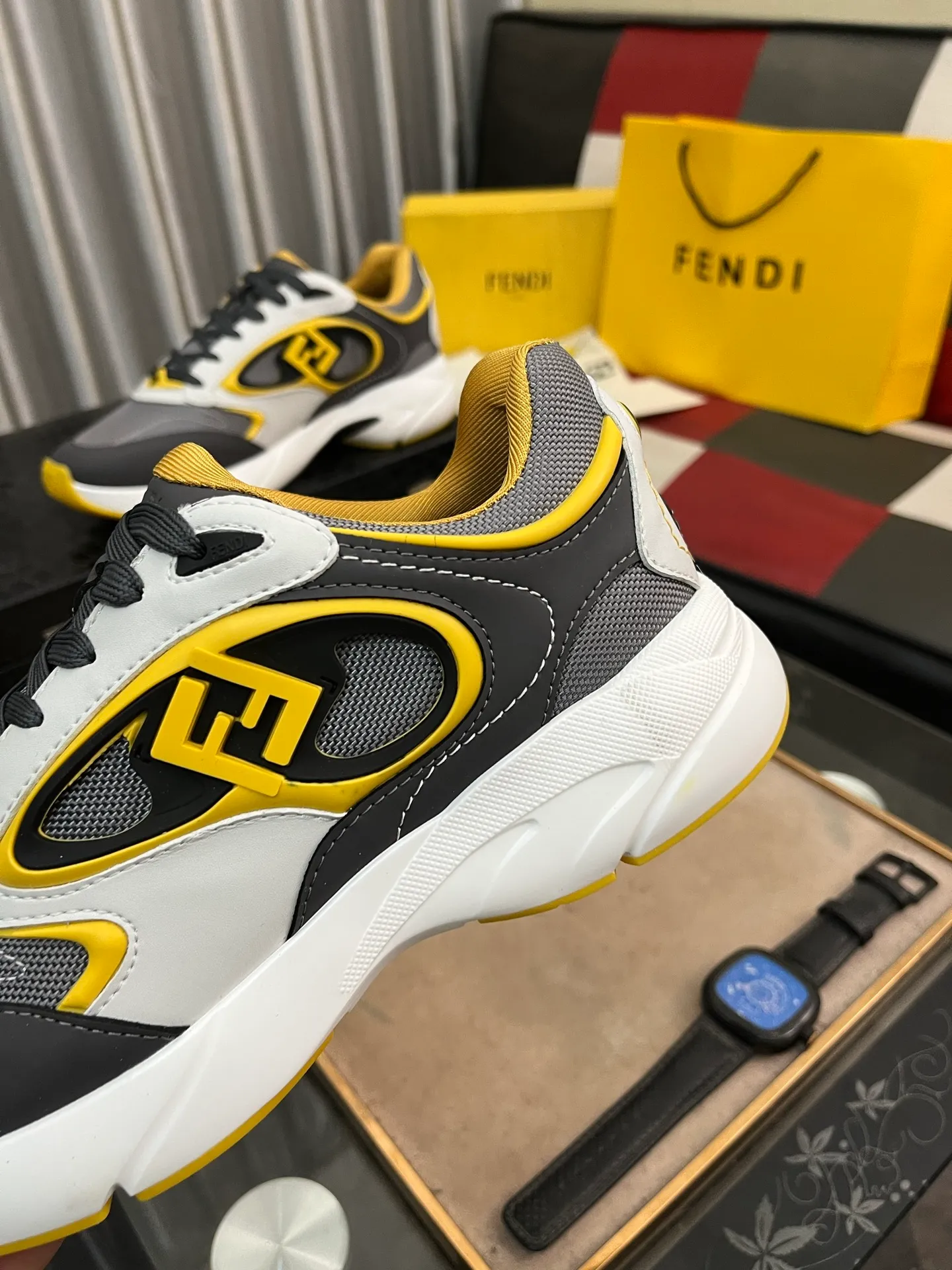 Men's Men's Shoes 💰760⌚️⌚️(Higher version) [Fendi] Fendi's latest casual shoes for men! Available at counters simultaneously! A one-to-one replica of the original. Made entirely of imported top-grain calfskin, the interior is made of top-grain water-dyed cowhide, and the original factory-supplied rubber outsole. Leading new fashion concepts. Matching code: 38-44. 45 can be customized and non-returnable! 3️⃣colors available
